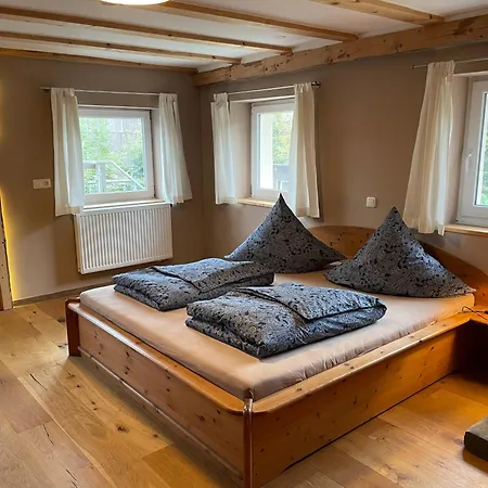 Haus Mit Garten Und Kamin *