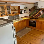 Haus Mit Garten Und Kamin *