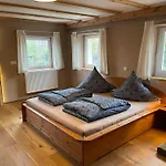 Haus Mit Garten Und Kamin *