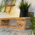 Haus Mit Garten Und Kamin *