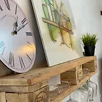 Haus Mit Garten Und Kamin *