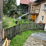 Haus Mit Garten Und Kamin *